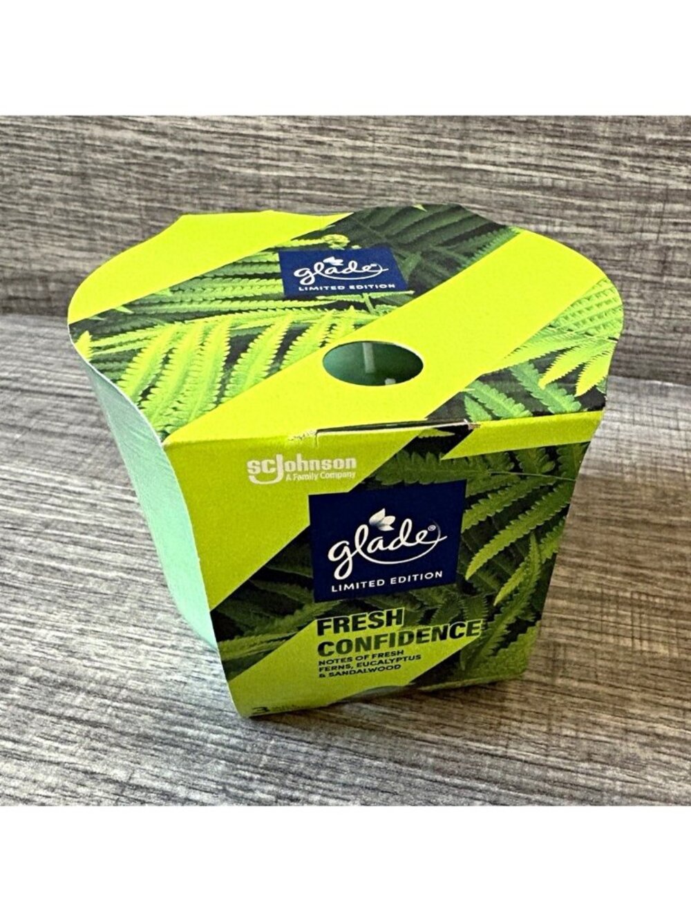 Glade Limited Edition Fresh Confidence Green Glass Jar Candle three Wick